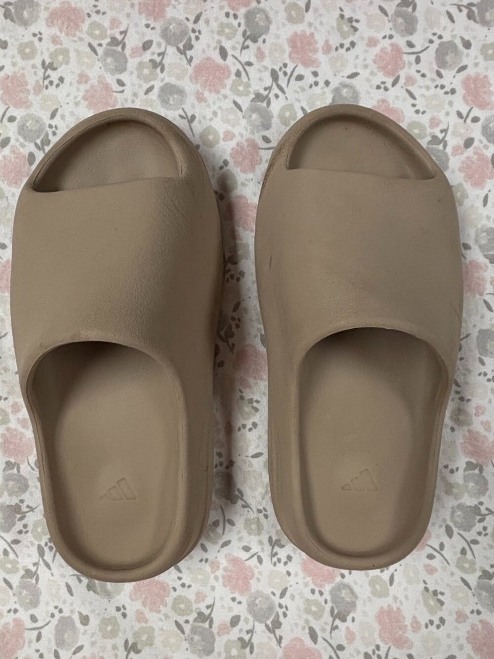 Adidas Yeezy Slides Size 7 (Men's) - Comfortable